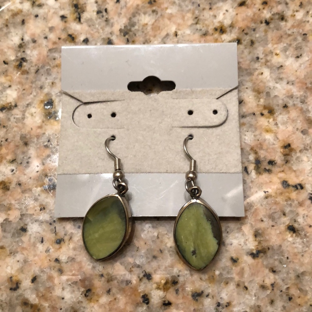 Boutique NEVER WORN earnings!